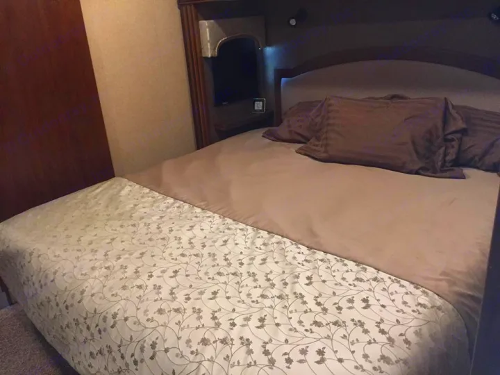 King Size Bed. Jayco Pinnacle 2016