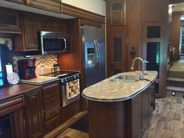 Kitchen. Jayco Pinnacle 2016
