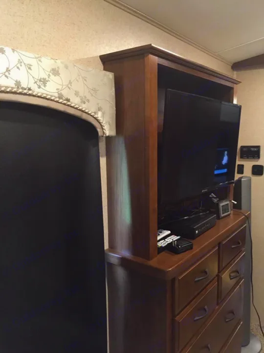 Bedroom television. Jayco Pinnacle 2016