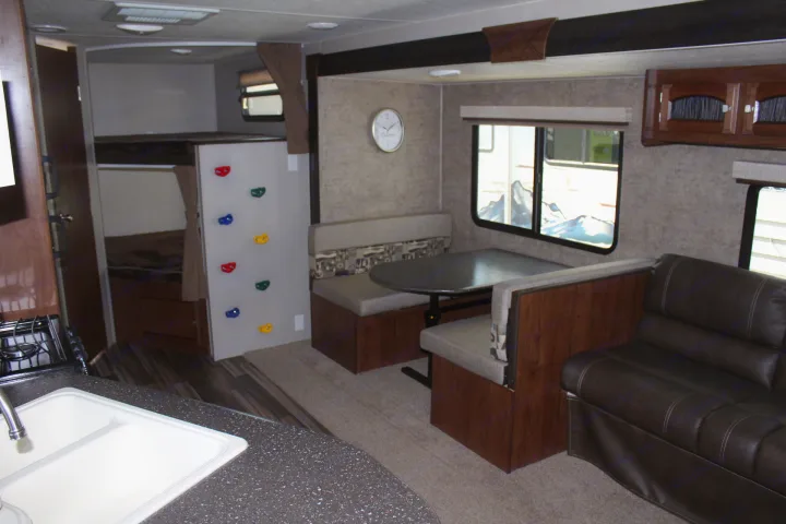 Coachmen Freedom Express 28 SE 2018