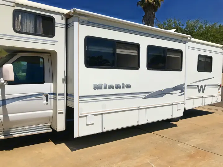 pop out view. Winnebago Minnie Winnie 2002