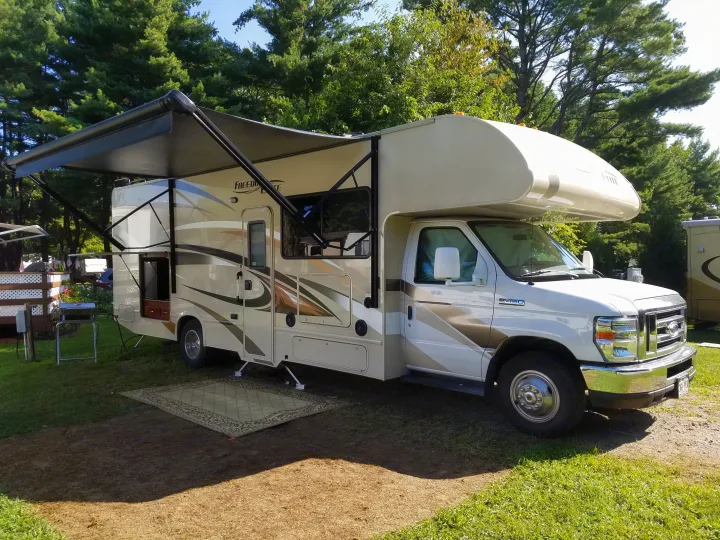 All ready to enjoy camp life!. Thor Motor Coach Freedom Elite 2016