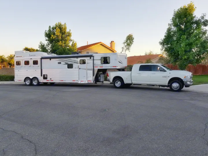 lakota 3 horse living quarters horse trailer 2018