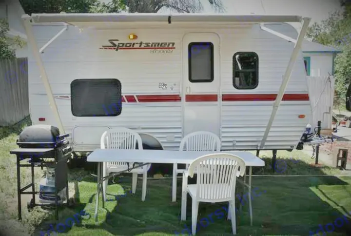 16 foot, light, pulls with V6, under 2000 lbs!. K-Z Manufacturing Sportsmen 2012