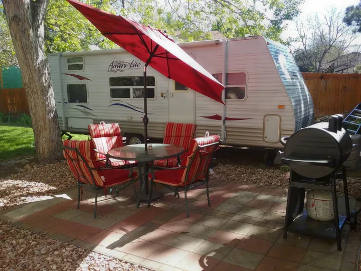 25 footer, sleeps 6, 3500lbs pretty light. Gulf Stream Amerilite 2011