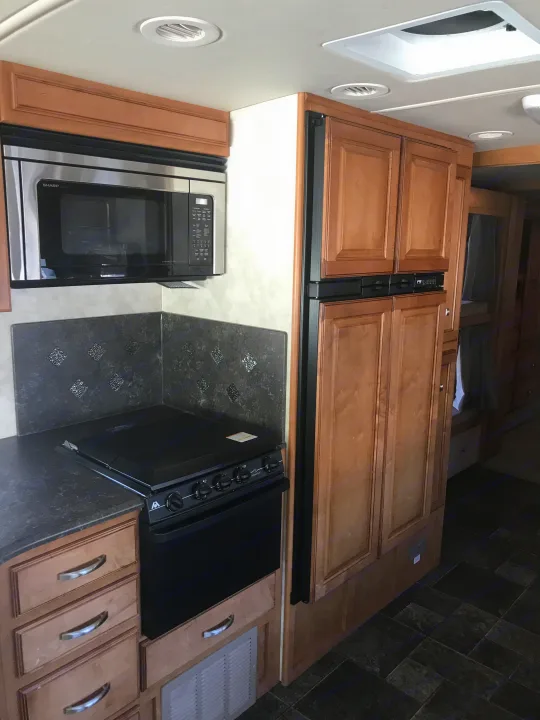 Has Larger double door refrigerator.. Winnebago Itasca Sunstar35B 2013