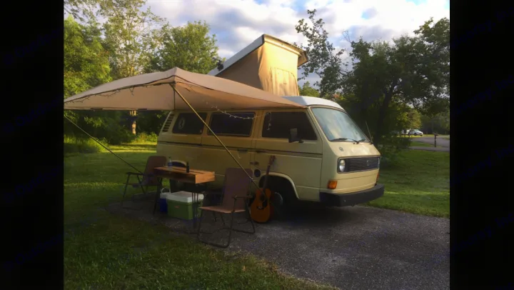 The awning is easy to set up an breakdown, simple and efficient.

When the top is up it creates another sleeping compartment (like a bunkbed).. Volkswagen Westfalia 1981