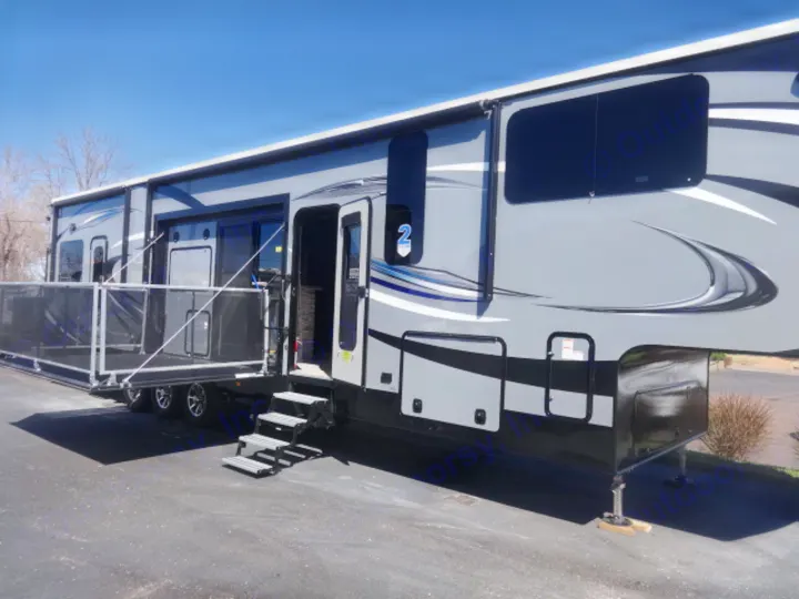 Relax on the outdoor deck while watching a game or looking out to the scenery. Jayco Seismic 2016