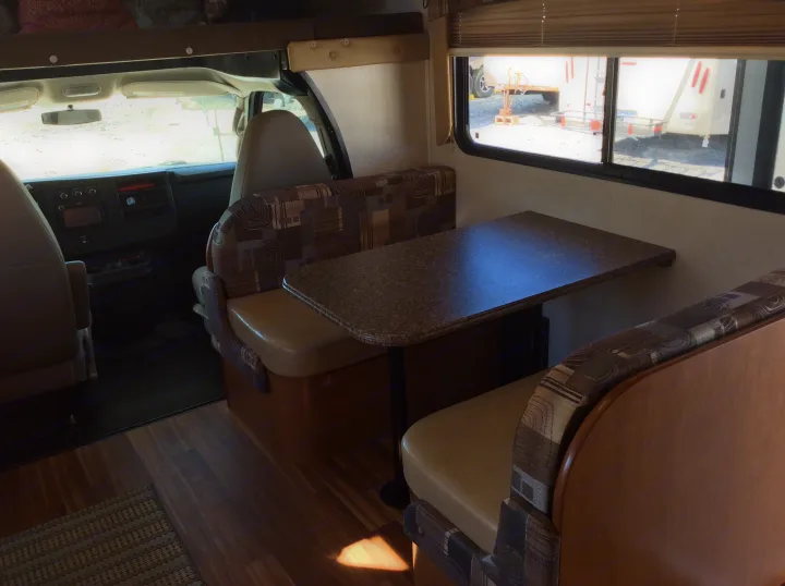 Dinning Area. Coachmen Freelander 2013