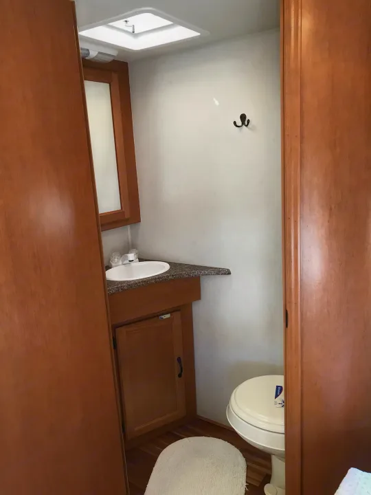 Bathroom. Coachmen Freelander 2013