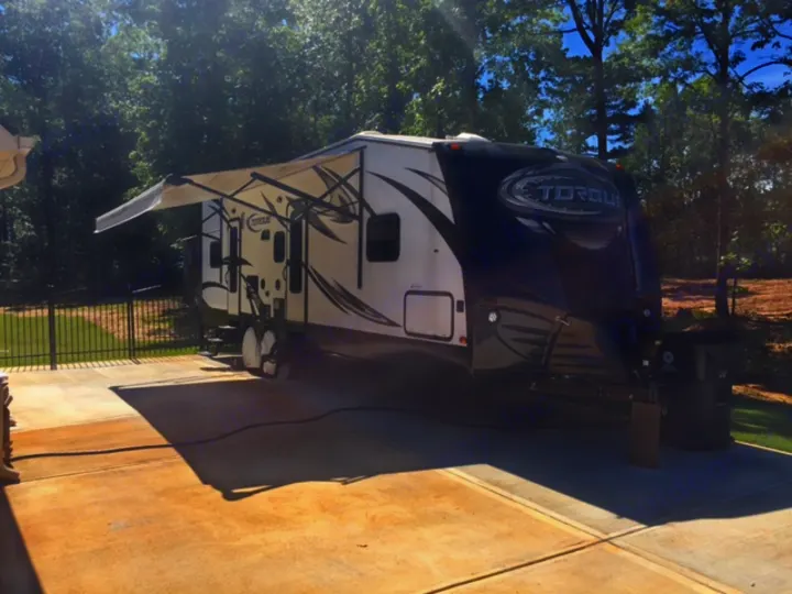 36' Toy hauler with onboard generator and external fueling station and external shower.. heartland torque 2015