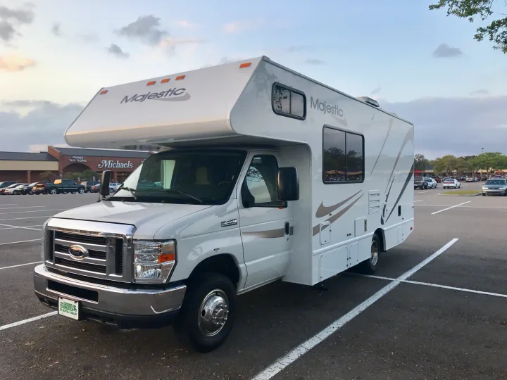 Thor Motor Coach Four Winds Majestic 2012