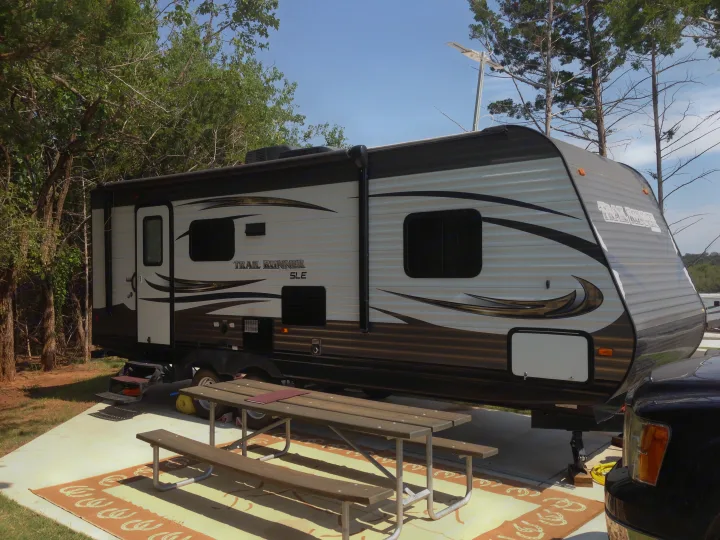 Nice weekend getaway camper!!! This camper is the right size to pull anywhere that you want to spend some enjoyable time. . Heartland Trail Runner 2015