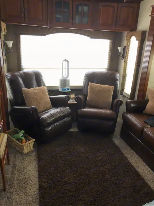 two recliners. Keystone Montana 2014