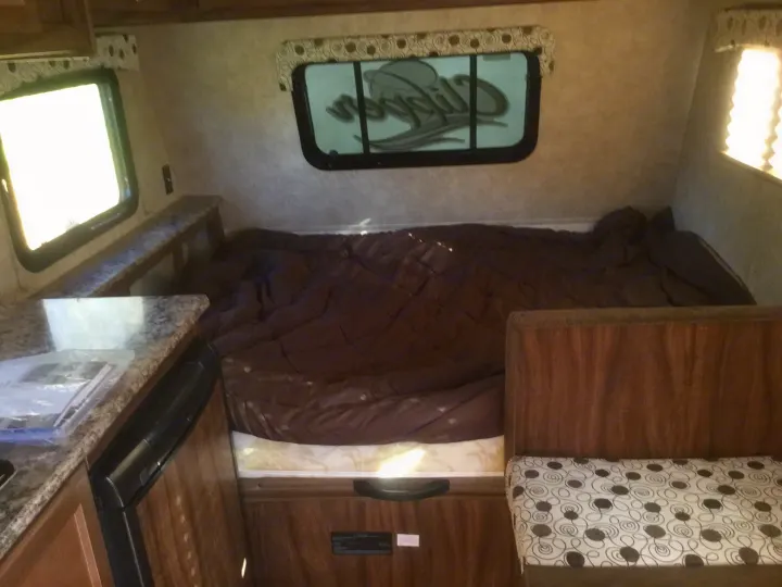 Queen bed. Coachmen Clipper 2015