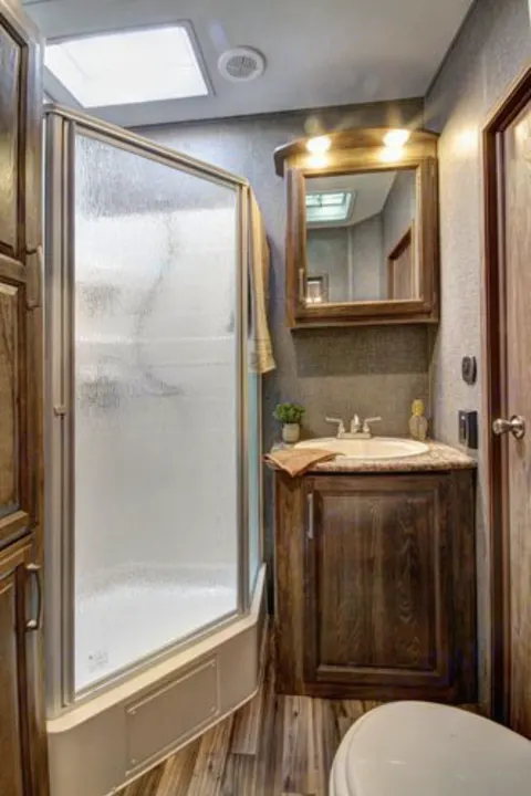 Walk in shower. Keystone Cougar 2015