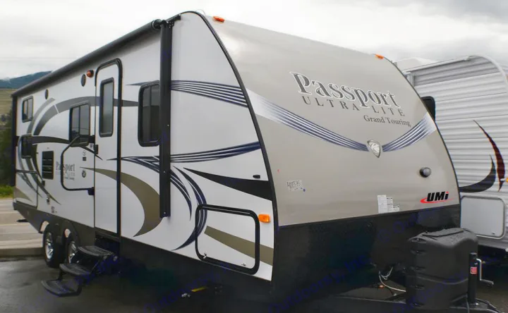 Explore with this Passport Ultra Lite Grand Touring travel trailer, perfect for RV rental and outdoor touring.. Passport BHS 2015