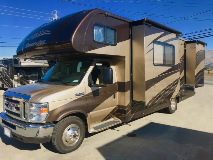 Forest River Sunseeker 2017