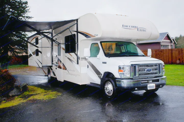 Outside of RV. Thor Motor Coach Freedom Elite 2017