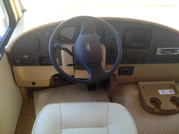 Captains seat. Winnebago Vista 2014