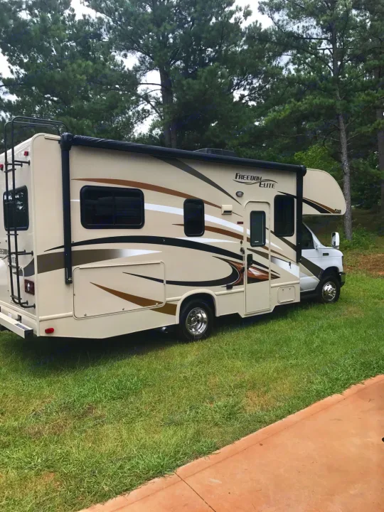 Thor Motor Coach Freedom Elite 2017