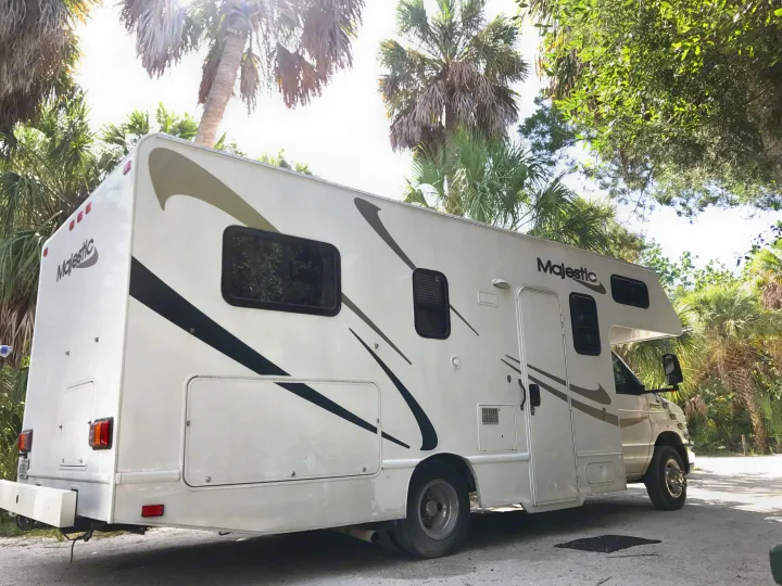 Thor Motor Coach Four Winds Majestic 2012