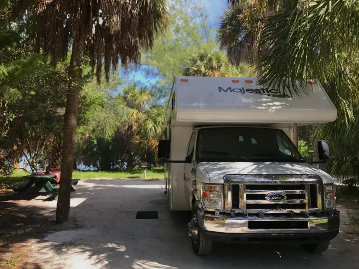 Thor Motor Coach Four Winds Majestic 2012