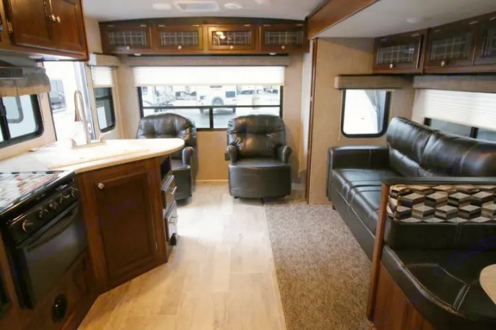 Plenty of room to move around without feeling like your on top of each other :-) . Heartland Mallard 2017