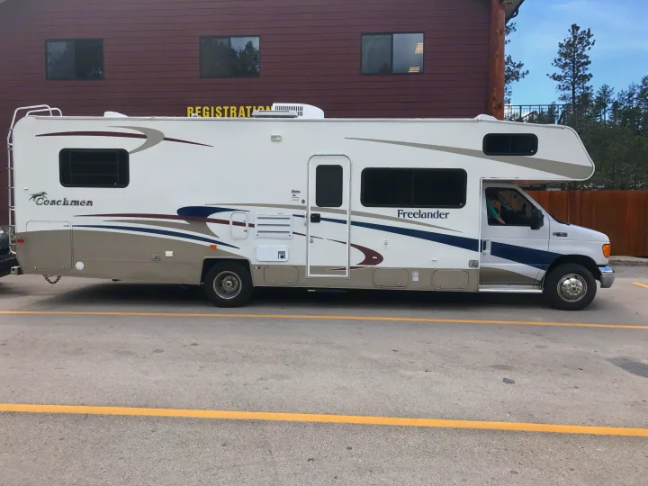 Passenger Side. Coachmen Freelander 2004