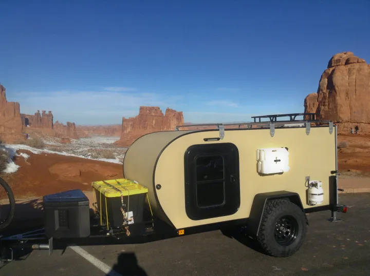 This teardrop features lots of outside storage including 2 two gallon  jerry cans. Roof top racks and solar charger. The tongue comes with a locked storage box and 55 gallon storage tub. A full 5 gallon propane tank included with every rental.. Alpine Other 2017