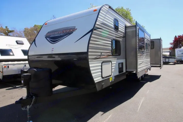 Explore this Starcraft Autumn Ridge travel trailer with an extended slide-out, perfect for your next RV rental adventure.. Starcraft Autumn Ridge 2017