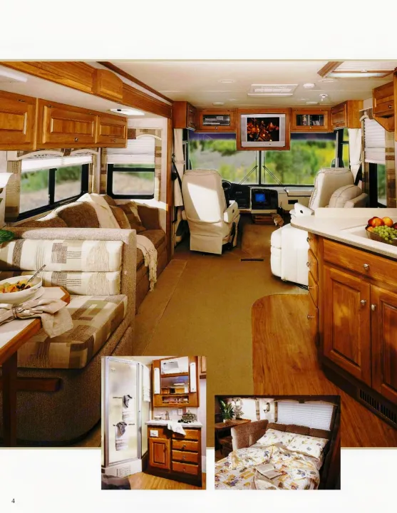 Spacious double front slides. Holiday Rambler Vacationer 2005