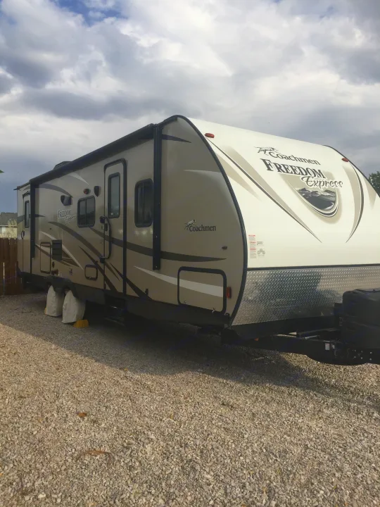 Coachmen Freedom Express 2017