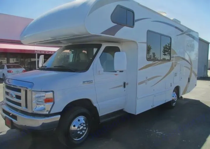 Thor Motor Coach Four Winds Majestic 2014