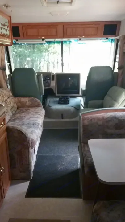 Driver and passenger area.. Coachmen Mirada 1999