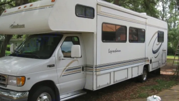 Coachmen Leprechaun 2000