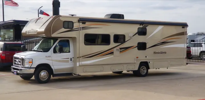2018 Minnie Winnie 31G profile. Winnebago Minnie Winnie 31G 2018
