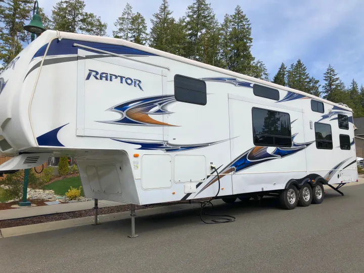 This 37ft Toy Hauler will impress everyone at the campsite!. Keystone Raptor 2010