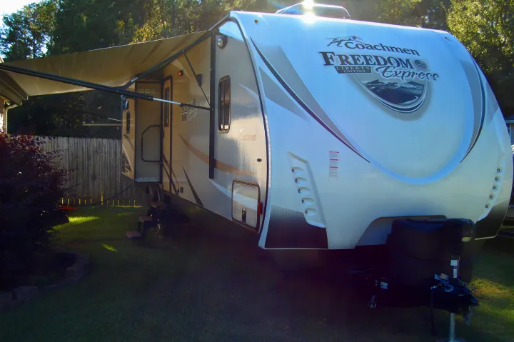 Right Side w/Slides Out. Coachmen Freedom Express 2017