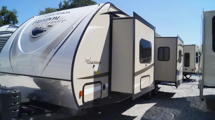 Coachmen Freedom Express 2017