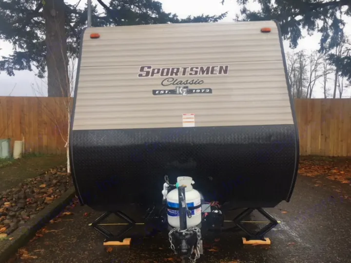 Experience travel freedom! This tan and black Sportsmen Classic RV is ready for your next adventure. Perfect for RV rental.. KZ SPORTSMEN 2017