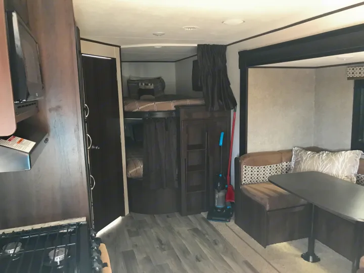 Spacious RV rental interior featuring kitchen, bunk beds, and dinette. Perfect for family adventures.. Jayco JAY FLIGHT SLX 287 BHS 2018