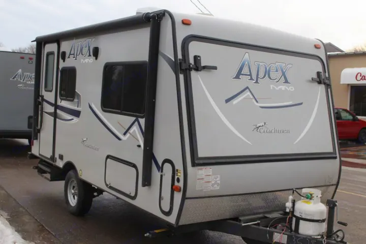 Exterior folded. Coachmen Apex 2018