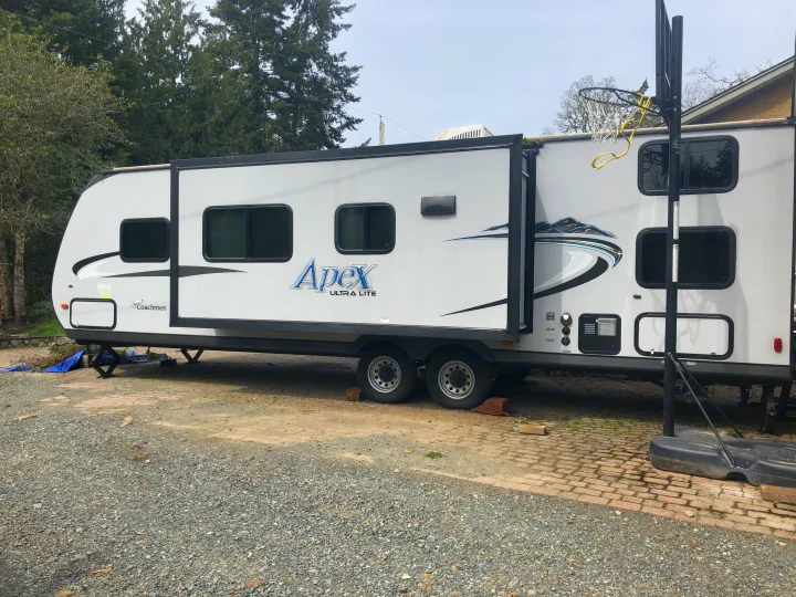 Coachmen Apex 2016