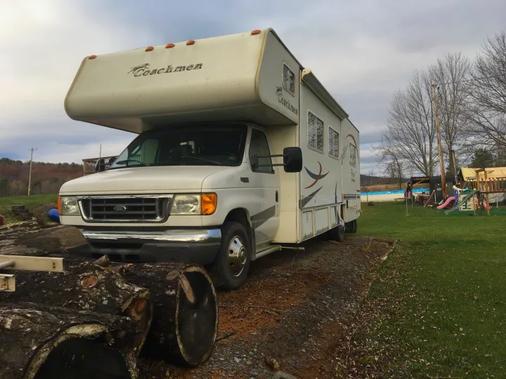 Coachmen Freedom Express 2004