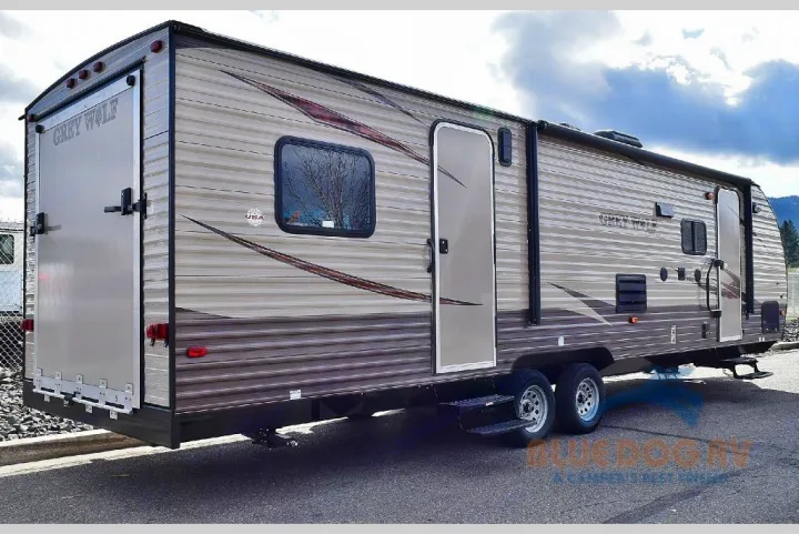 Forest River Cherokee Grey Wolf 2016