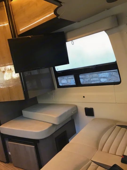 Large TV, DVD player, hdmi. Mercedes Winnebago Era 2017