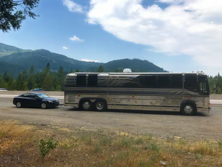Hauling my Chevy Cruze in California. Prevost Marathon Coach 1992