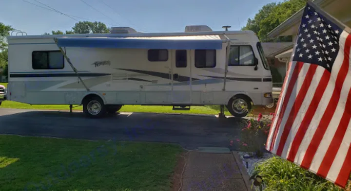 Good Looking RV For it being a 2005 model and it drives and runs well too.. Fleetwood Terra 2005