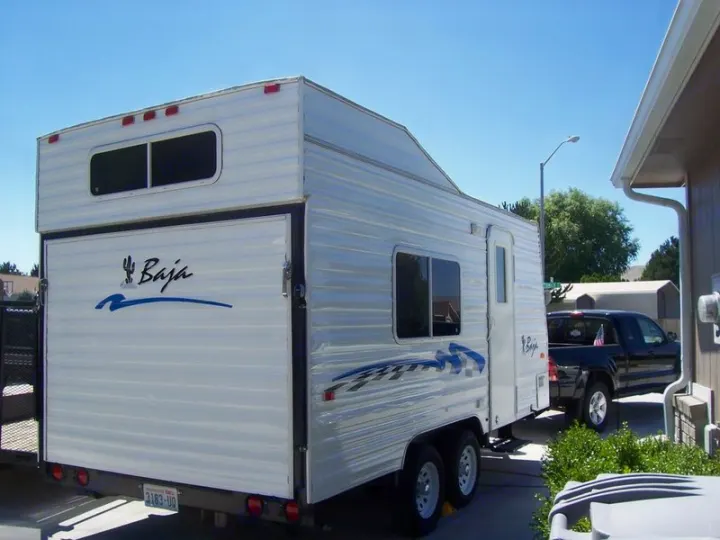 Load all your favorite toys and people for an all time adventure getaway. Jayco Baja 2005